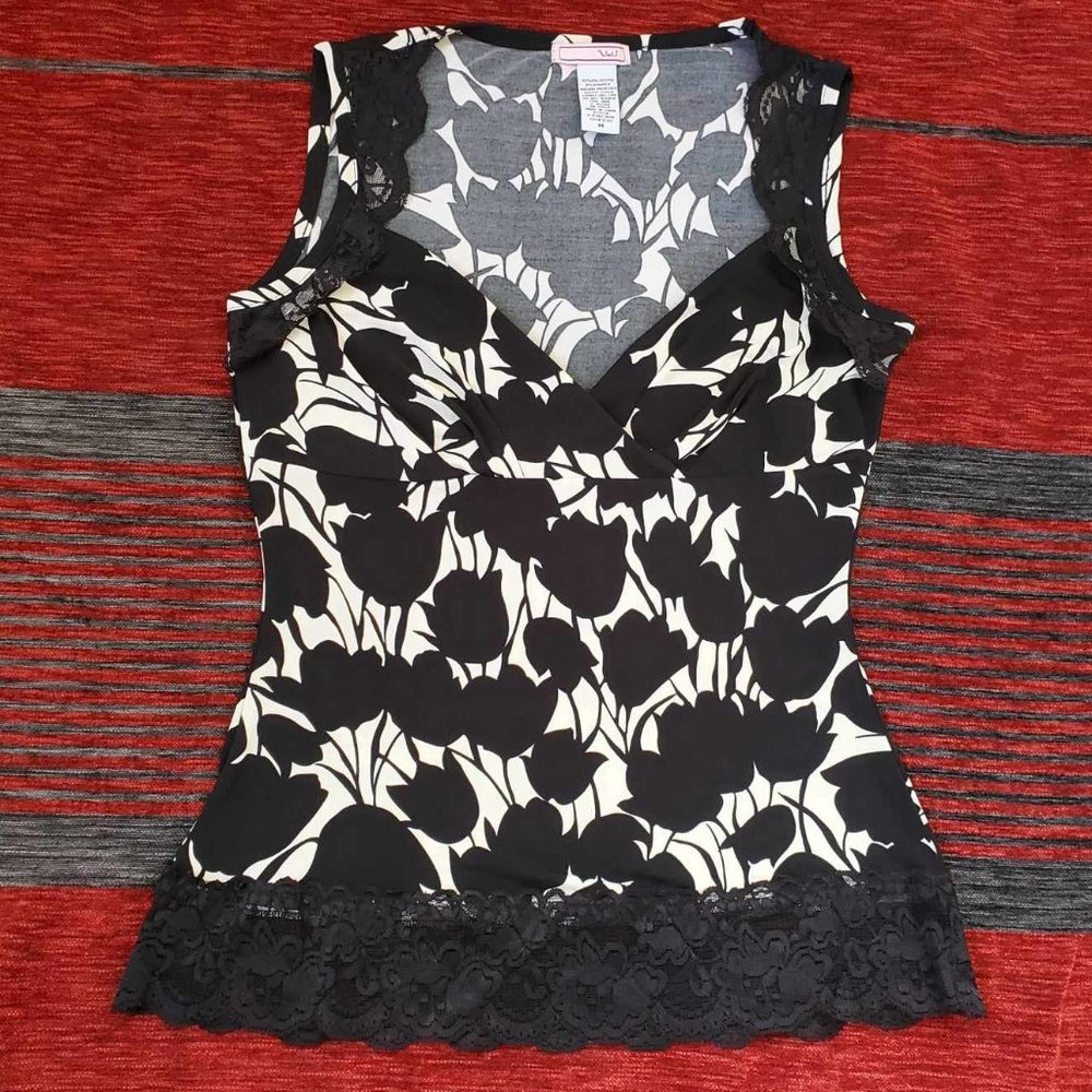 Vol. 1 Sexy, Lacy Top  🤍🖤🤍